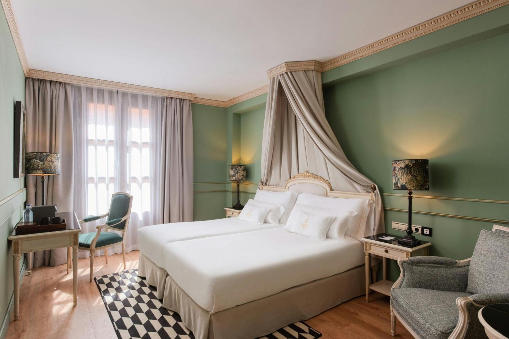 Quarto Superior com Cama King-size